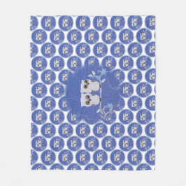 Zwei kleine weiße Eulendecke Fleecedecke