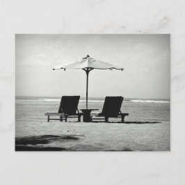 Zwei Liegestühle am Strand Postkarte