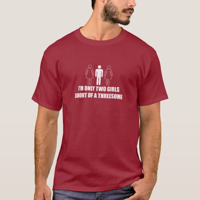 Zwei Mädchen kurz von einem Threesome (weißer T-Shirt (Vorderseite)