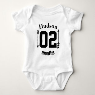 Zwei Monate alte Pfeile Baby Boy Personalisiert Strampler
