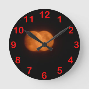 Zwei Mond Runde Wanduhr