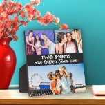 Zwei Mütter sind besser als ein Foto Fotoplatte<br><div class="desc">Feiern Sie Ihre Familie und Ihre Mütter am Muttertag mit dieser lustigen und modernen, anpassbaren Plakette mit einer 3-Foto-Collage-Vorlage mit der Beschriftung "Zwei Mütter sind besser als eins", die mit schönen Regenbogenfarben dekoriert ist. Einfach anpassbar, indem Sie drei Ihrer Lieblingsbilder hinzufügen. Diese Plakette ist Teil der Kollektion "Zwei Mütter sind...</div>