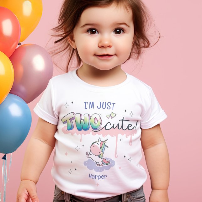 ZWEI Niedliche magische Einhorn Individuelle Name  Baby T-shirt (I'm Just TWO cute! Kawaii cartoon retro graffiti unicorn theme 2nd birthday party t-shirt for girl)