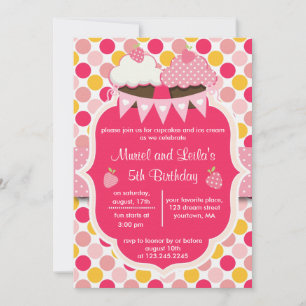 Zwei Niedliche Pink Cupcakes, Dots & Strawberries  Einladung