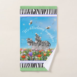 Zwei niedliche Zebras, die im Sommer zusammen spaz Handtuch