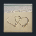 Zwei Oberherzen gezeichnet am Strand Magnet<br><div class="desc">Strand und Liebe,  AssetID: 127999579 / {Gen Nishino} / Zwei überlagernde Herzen gezeichnet am Strand</div>