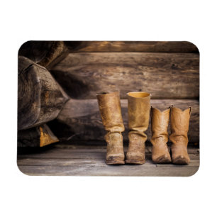 Zwei paare Cowboy Stiefel in der Kabine getragen Magnet