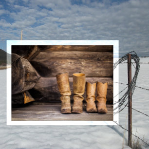Zwei paare Cowboy Stiefel in der Kabine getragen Postkarte