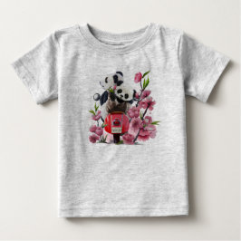 Zwei Pandas fahren mit einem Moped Baby T-shirt