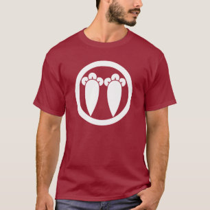 Zwei parallele Nelken in einem Kreis T-Shirt