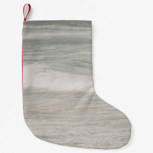 ZWEI PERSONEN SURFEN AUF MEERESWELLEN WÄHREND DES KLEINER WEIHNACHTSSTRUMPF