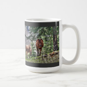 Zwei Pferde und Waldtiere Foto trinken Tasse