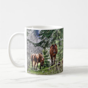 Zwei Pferde und Waldtiere Foto trinken Tasse