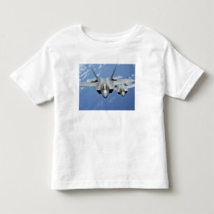 Zwei Raubvögel F-22 fliegen über den Pazifischen Kleinkind T-shirt