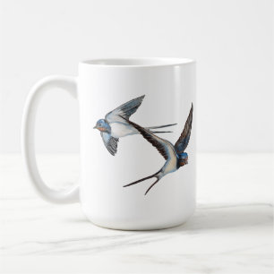 Zwei Rauchschwalben fliegen hoch am blauen Himmel Kaffeetasse