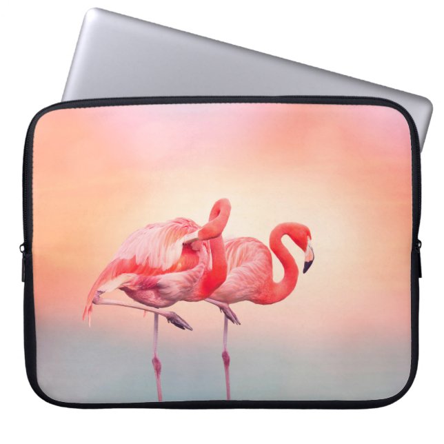 zwei rosa Flamingos im Wasser bei Sonnenuntergang, Laptopschutzhülle (Vorderseite)