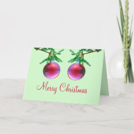 Zwei rote frohe Weihnachtsbälle Feiertagskarte