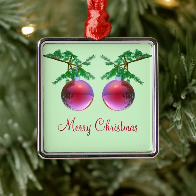 Zwei rote frohe Weihnachtsbälle Silbernes Ornament (Baum)