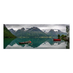 Zwei Rowboats mit Reflexion in einem Seedruck Fotodruck