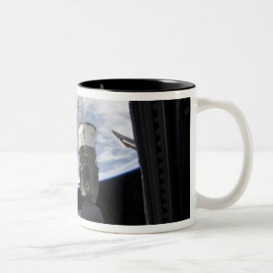 Zwei russische Raumfahrzeuge Zweifarbige Tasse