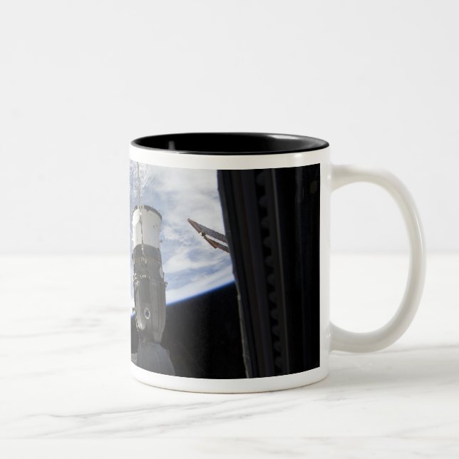 Zwei russische Raumfahrzeuge Zweifarbige Tasse (Rechts)