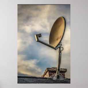Zwei Satelliten-Geschirr im Himmel Poster