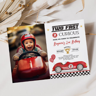 Zwei schnelle 2 Neugierige Red Vintage Car Foto Ge Einladung