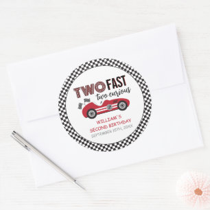 Zwei schnelle Red Race Car Zweiten Geburtstag Runder Aufkleber