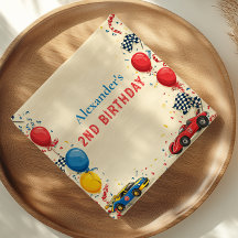 Zwei schnelle Rennwagen am 2. Geburtstag