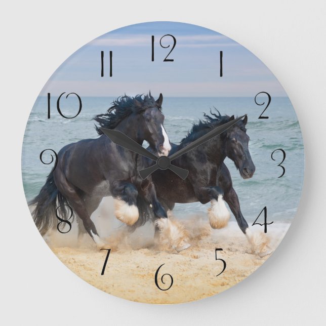 Zwei schöne Shire-Pferde am Strand Große Wanduhr (Vorderseite)