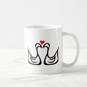 Zwei Schwäne und eine Herz-Tasse Kaffeetasse