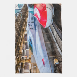 Zwei Shinkansen am Bahnhof Tokio Geschirrtuch