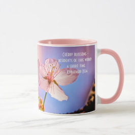 Zwei sonnenbeleuchtete Sakura-Blüten Tasse