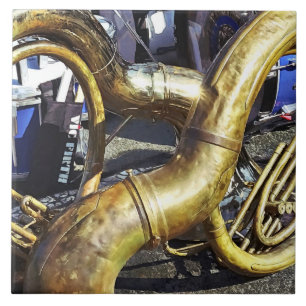 Zwei Sousaphone und Trommeln Fliese