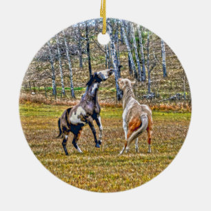 Zwei spielerische Pinto Paint Horses Equine Art De Keramikornament