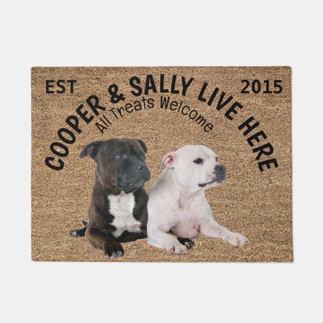 Zwei Staffordshire Bull Terriers Personalisiert Fußmatte (Vorderseite)