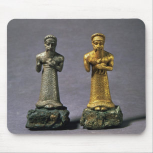Zwei Statuetten der Männer, die Angebote der Mousepad