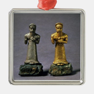 Zwei Statuetten der Männer, die Angebote der Silbernes Ornament