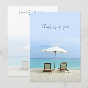 Zwei Strandstühle mit Mitteilungskarten für den St