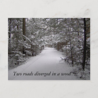 Zwei Straßen dienten in einer Holzwinterkarte Postkarte