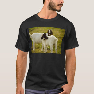 Zwei süße Boer-Ziegen auf einem Feld landwirtschaf T-Shirt