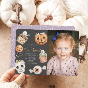 Zwei süße Halloween-Süßigkeiten Mädchen 2. Geburts Einladung