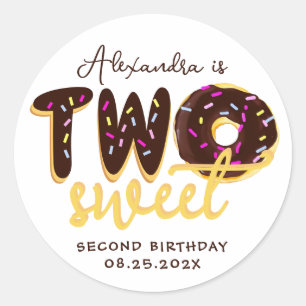 Zwei Sweet 2. Geburtstag Donut Chocolate Script Runder Aufkleber