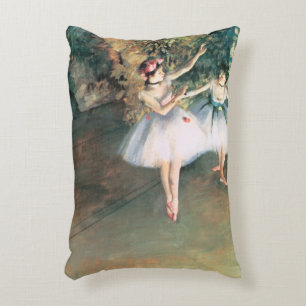 Zwei Tänzerinnen auf einer Bühne von Edgar Degas,  Dekokissen