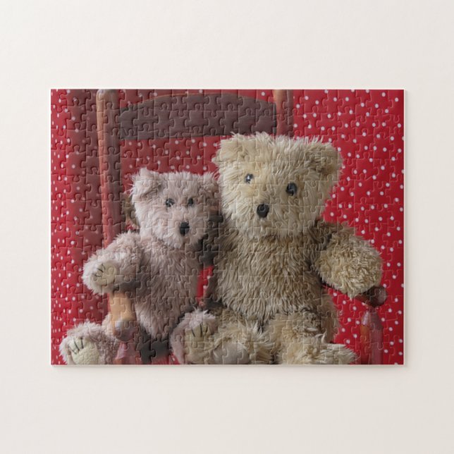 zwei Teddybären in einem Puzzle mit rotem Stuhl (Horizontal)