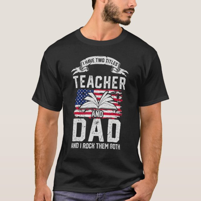 Zwei Titel Lehrer und Vater Rock sie beide Vater T T-Shirt (Vorderseite)