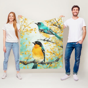 Zwei Vögel, die auf der Baumzweigung sitzen Fleecedecke