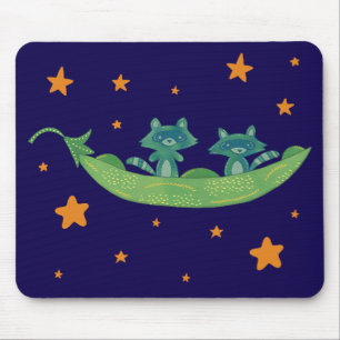 Zwei Waschbären in einer Erbsenschote   Whimsical  Mousepad