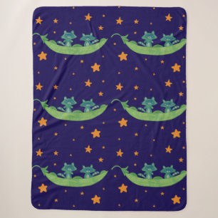 Zwei Waschbären in einer Erbsenschote Whimsical Sherpadecke