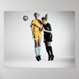 Zwei weibliche Fußballspieler in der Überschrift Poster